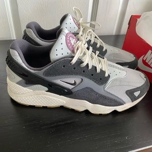 Men’s Nike Air Huarache Runner Tennis Shoes, Size 11